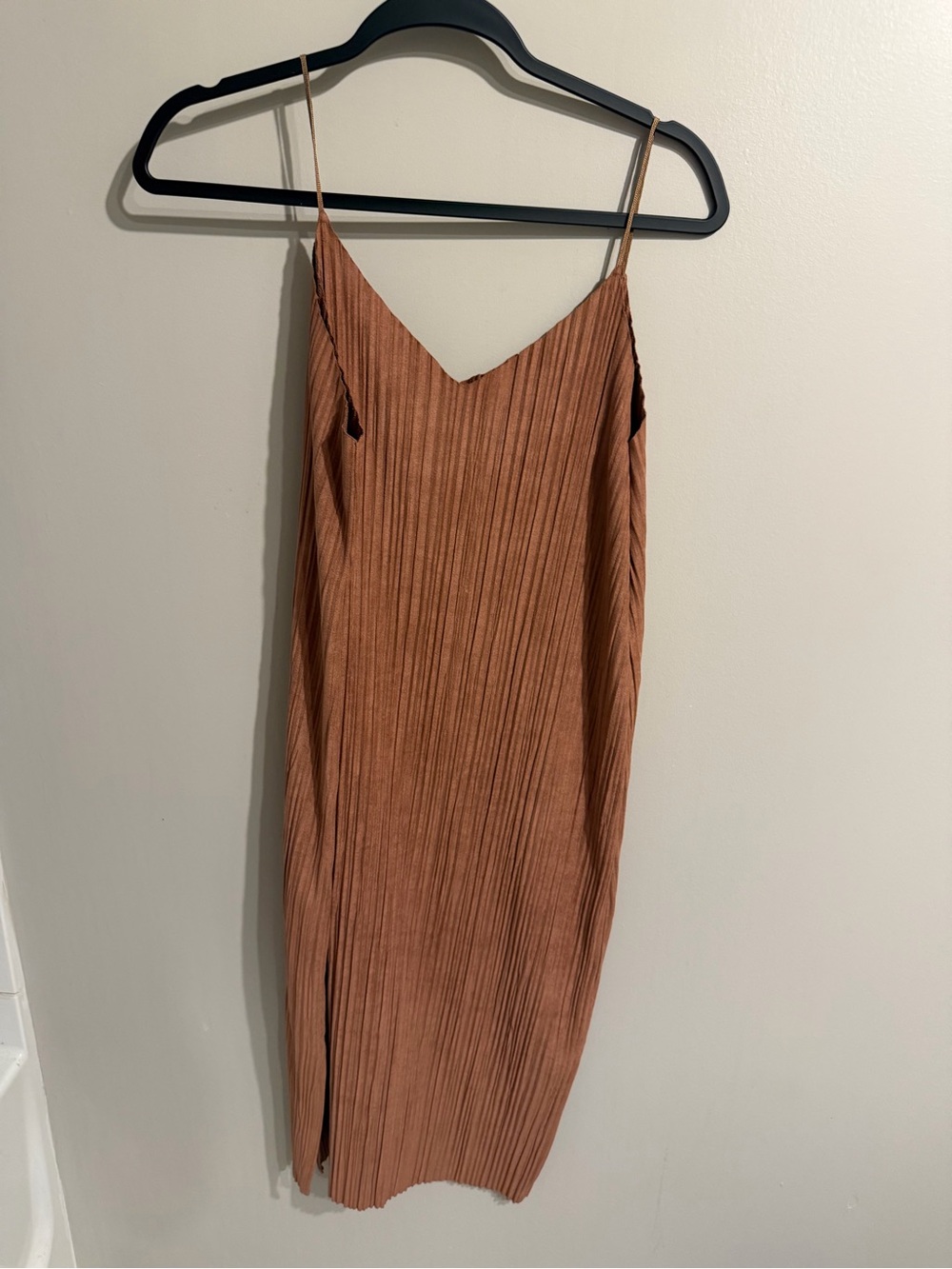 Mod Ref Rust Pleated Spaghetti Strap Midi Dress